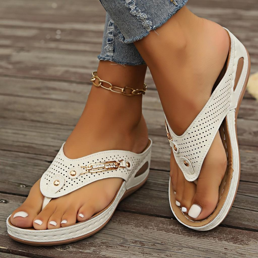 Spring and summer new sandals women's beach sandals metal buckle wedge heel fashion casual large size women's cool slippers
