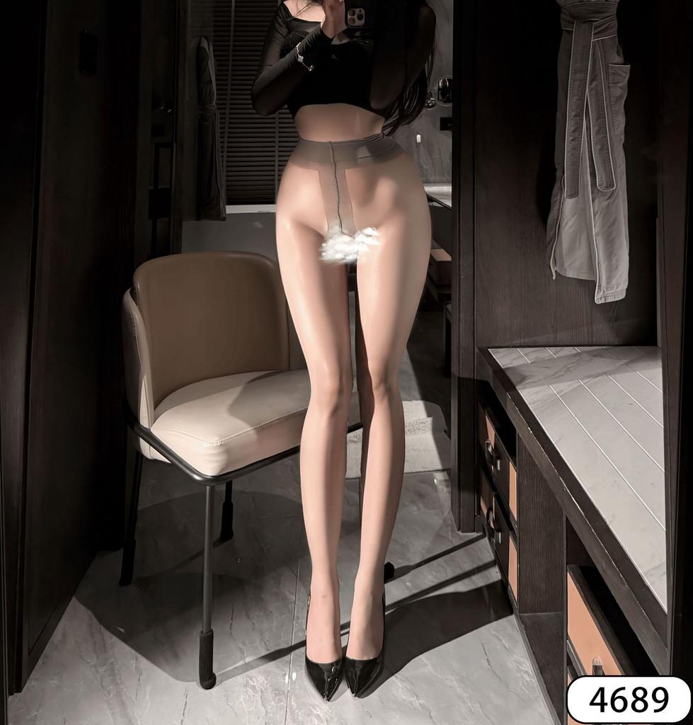 European and American sex stockings are shiny and sexy open panties, underwear, and sexy free pajamas.