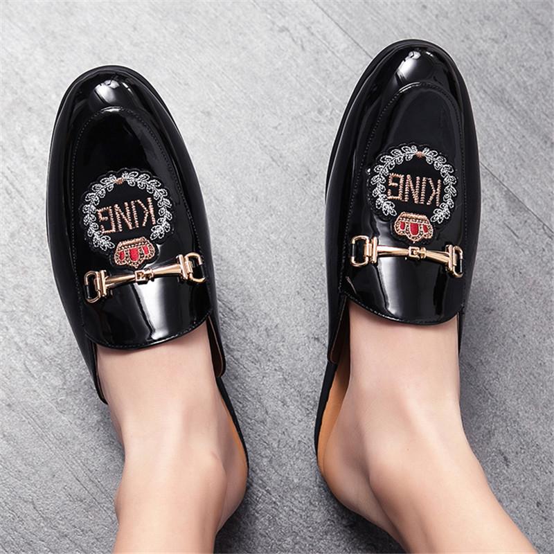 New Men's Half Slippers Trendy Embroidery Metal Button Shoes Male Casual Mules Moccasins Breathable Loafers Zapatos Hombre