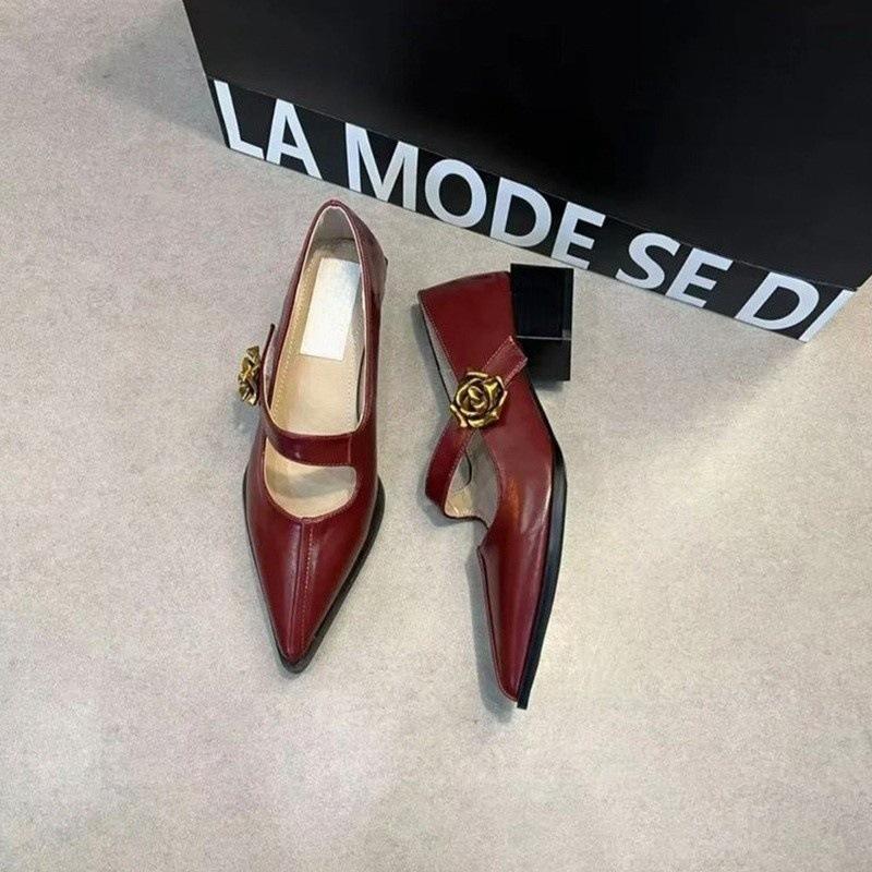 Spring and summer 2025 new simple light luxury retro Hong Kong style versatile shallow mouth square heel pointed Mary Jane women's single shoes