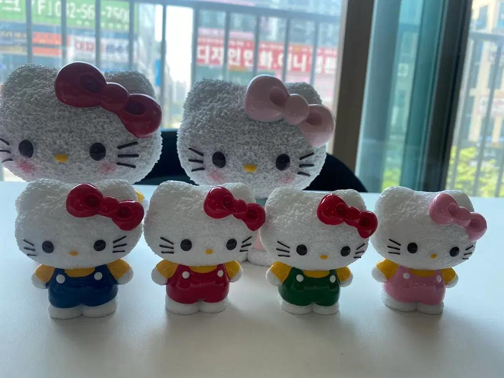 Hello Kitty Figure