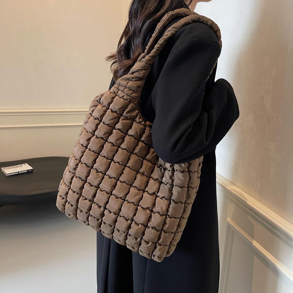 Cotton clothes underarm large-capacity woven bag women's new 2025 simple and fashionable diamond tote bag shoulder bag