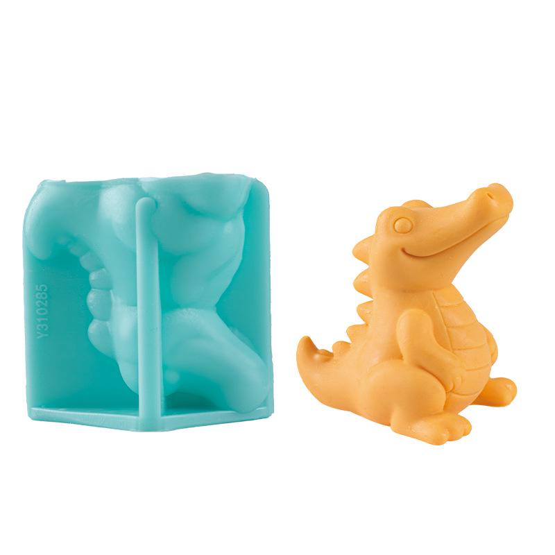 Crocodile-Shaped Silicone Ice Cube Tray for Whiskey – Large, Food-Grade, Cartoon Design