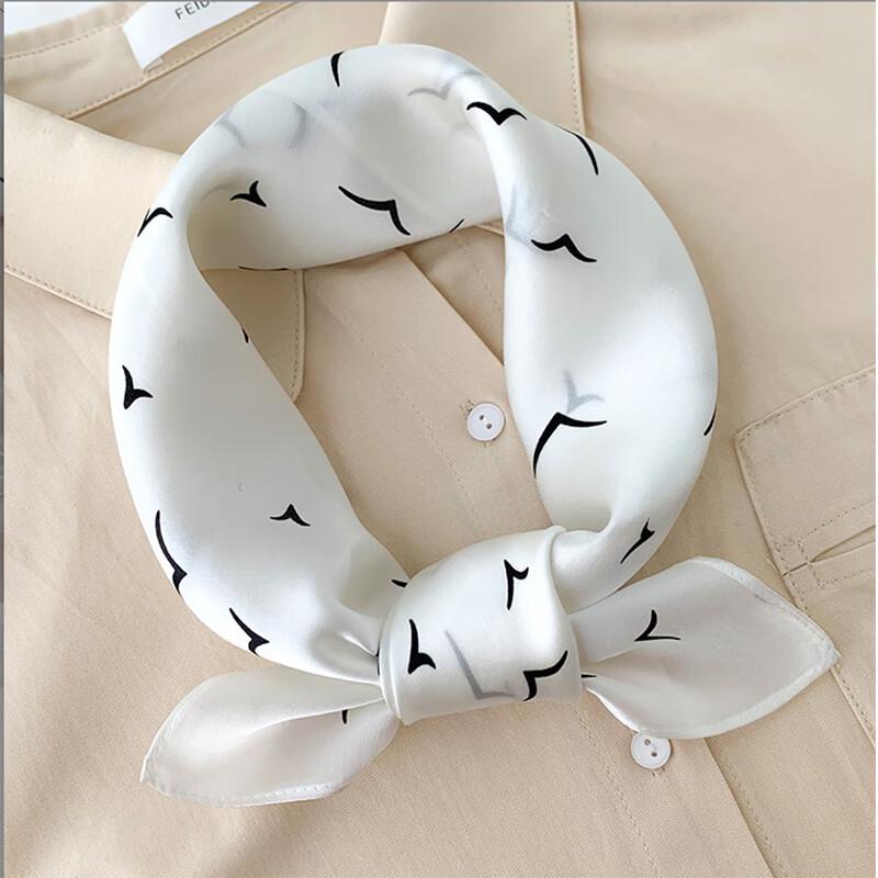 

VICTORIA&VERA V825ZS80 Printed Mulberry Silk Square Scarf 52x52 cm