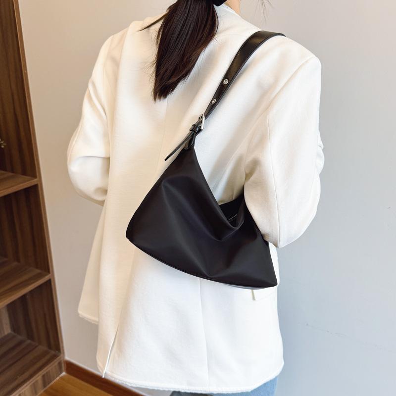 Korean simple shoulder underarm bag women's 2026 spring new large-capacity commuter tote bag