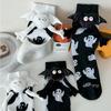 Damen Halloween Socken Niedliche Keine Magnetischen Hand in Hand Socken Und Weiße Geist Mittelrohr Cartoon Socken Lustige Socken
