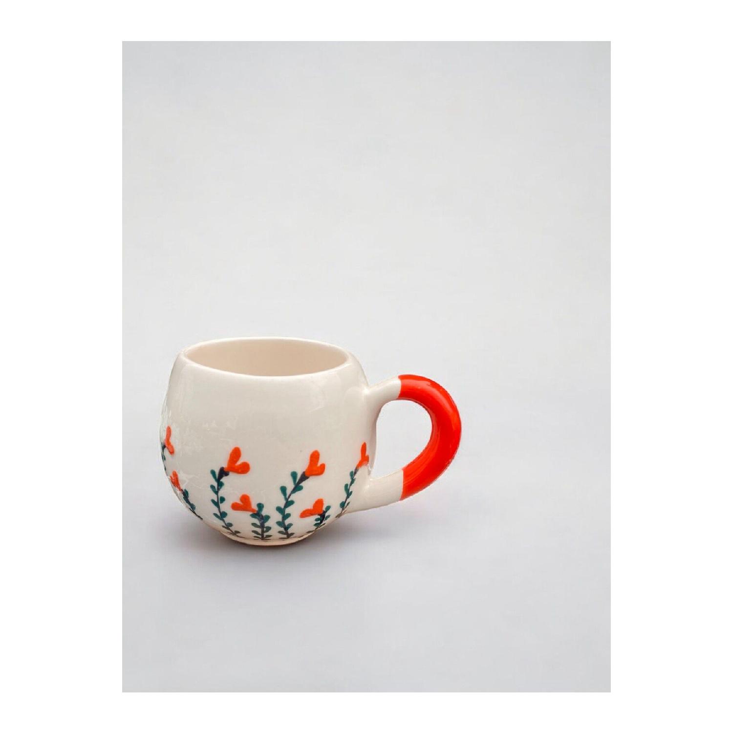 

Керамическая кружка с тиснением ручной работы с цветочным узором оранжевый