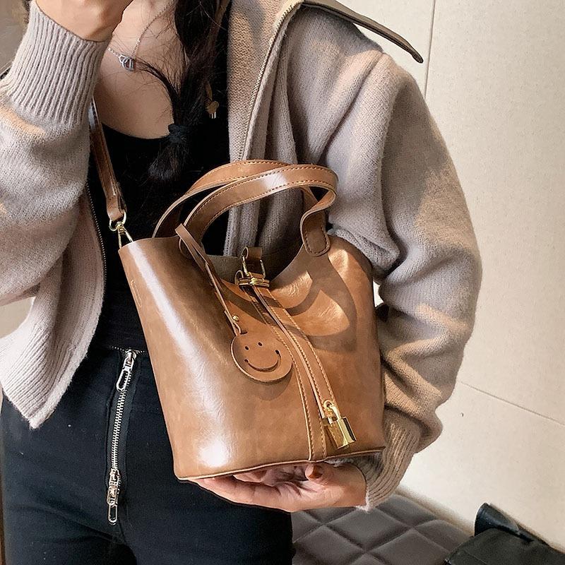 Niche Portable Vegetable Basket Bag Women's New Trendy Fashion Bucket Bag Temperament Messenger Bag
