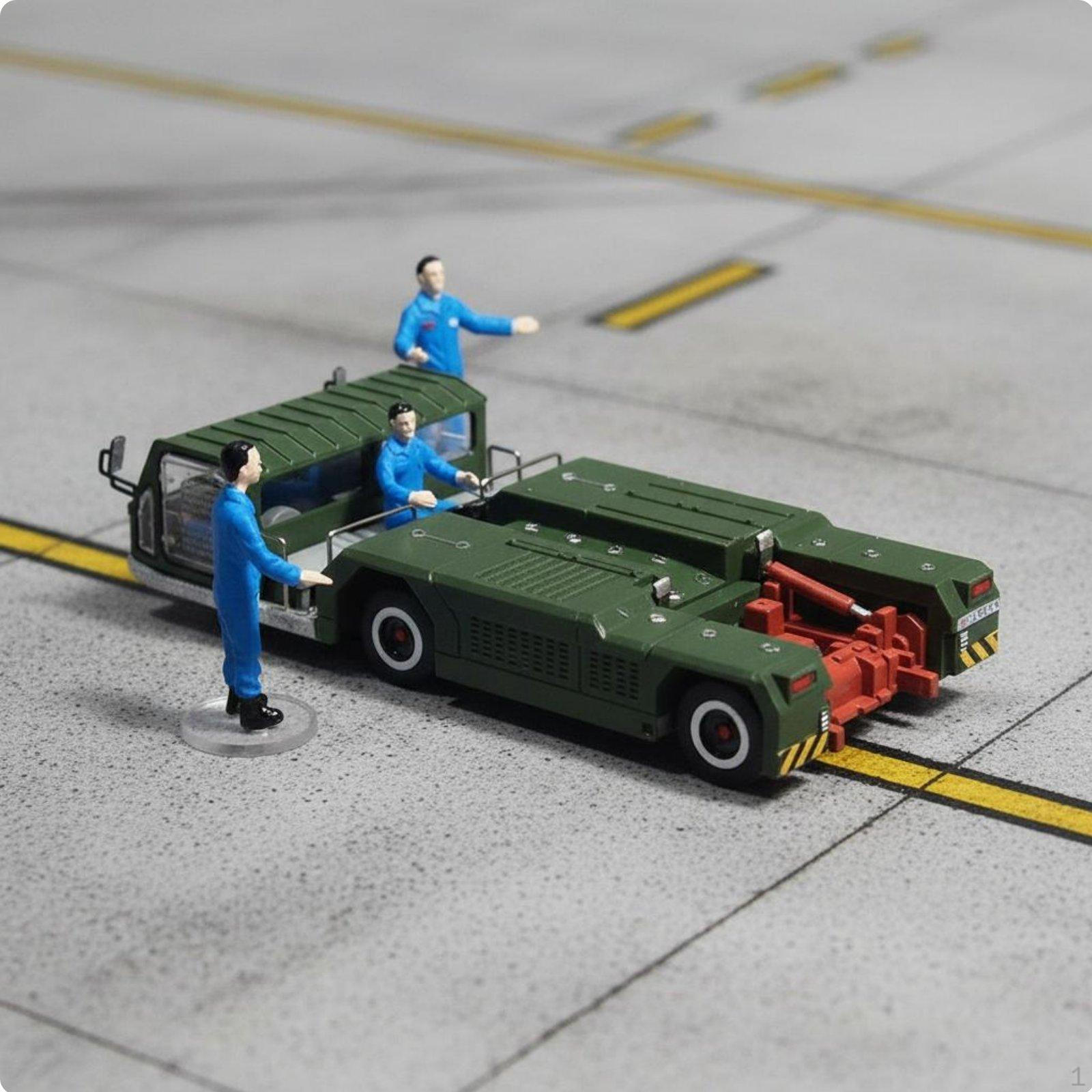 1:48 scale Aircraft Pushback Tractor Alloy Body Airplane Tow Tug Model Souvenir Gift Ground Support