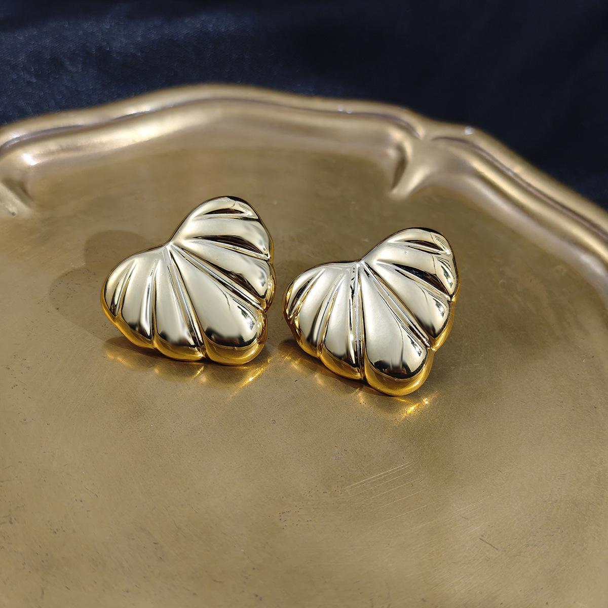 Неправильный дизайн с изгибами Любовь Мода Темперамент Серьги-гвоздики Нишевый тренд Осень Новые Серьги-гвоздики в стиле Light Luxury