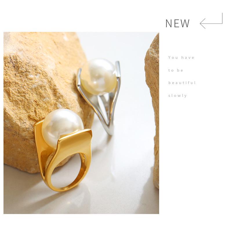 Italian Designer Y-Shaped Imitation Pearl Ring, Unique Exaggerated Style, 18K Gold-Plated Titanium Steel, A166