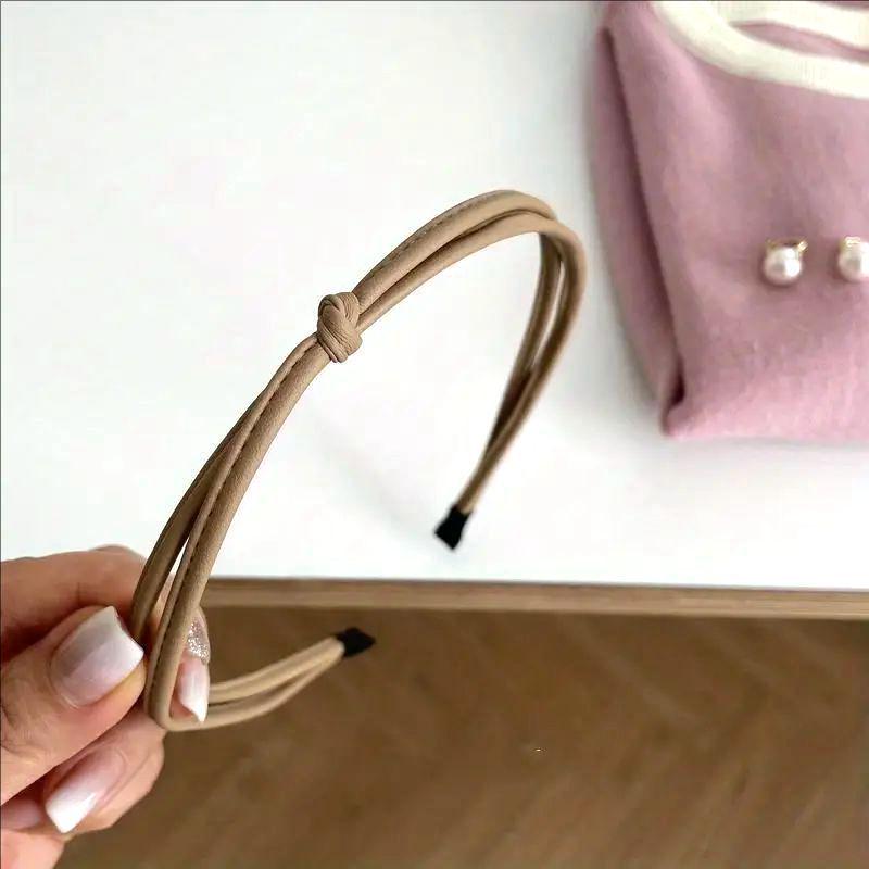 Fascia per capelli in pelle PU annodata stile coreano: Colore Solido, Semplice e Versatile per Uscite, Accessorio per Capelli da Donna
