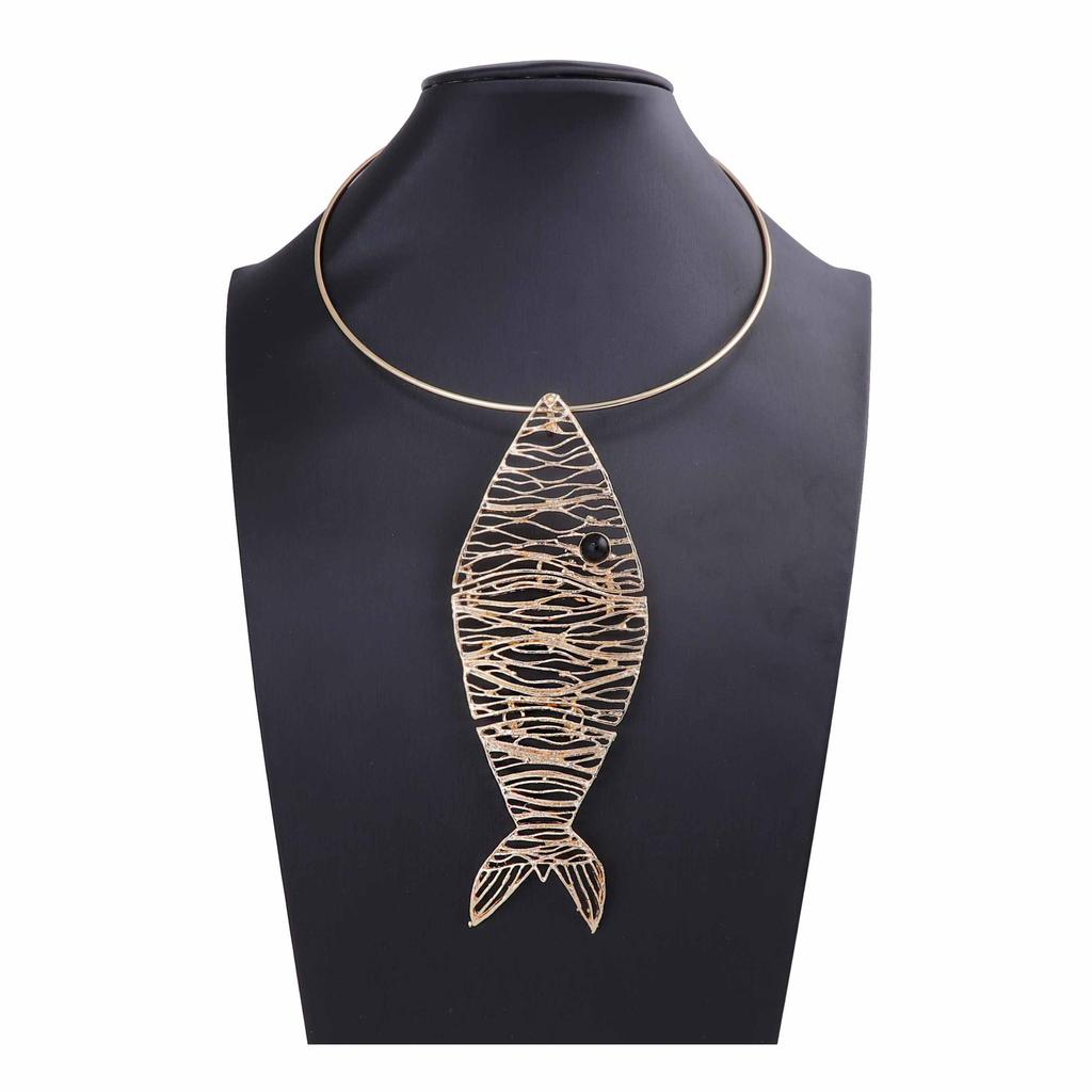 Mode übertrieben schlicht Tier Fischförmige Schlüsselbein Kette Legierung Hohl Fisch Anhänger Halsband Damen Vielseitiger Schmuck