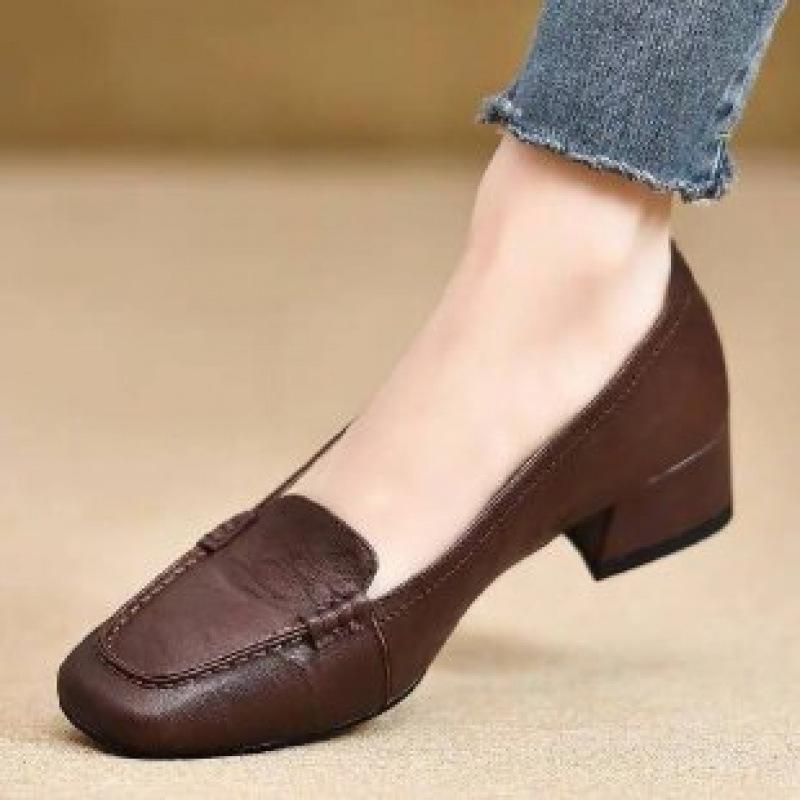 

Retro soft leather light mouth thick heel square head single shoes brown soft leather middle heel comfortable French 2025 new low heel single shoes 40 темно-коричневого