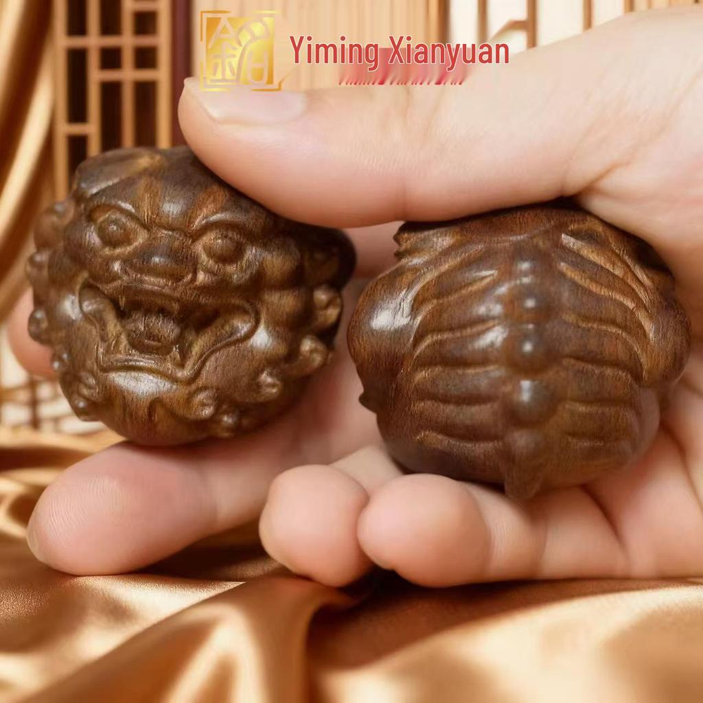 Walnut Wood Carved Handballs for Men - Literary Play Handheld Pieces