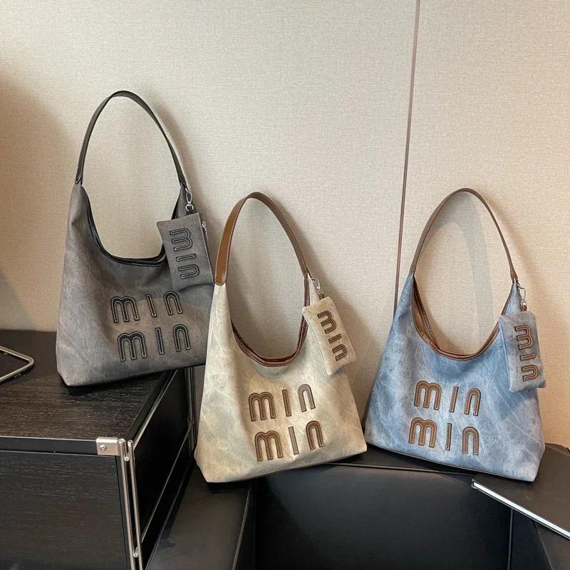 Large Capacity Feminine Tote Bag  Travel Bag  Casual Bag  Trendy In Fashion  Shoulder Bag
