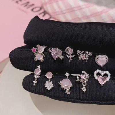 Pendientes de Hélice Mariposa Diamante Rosa Y2K - Simples, Elegantes, Pendientes Médicos de Amor de Nicho