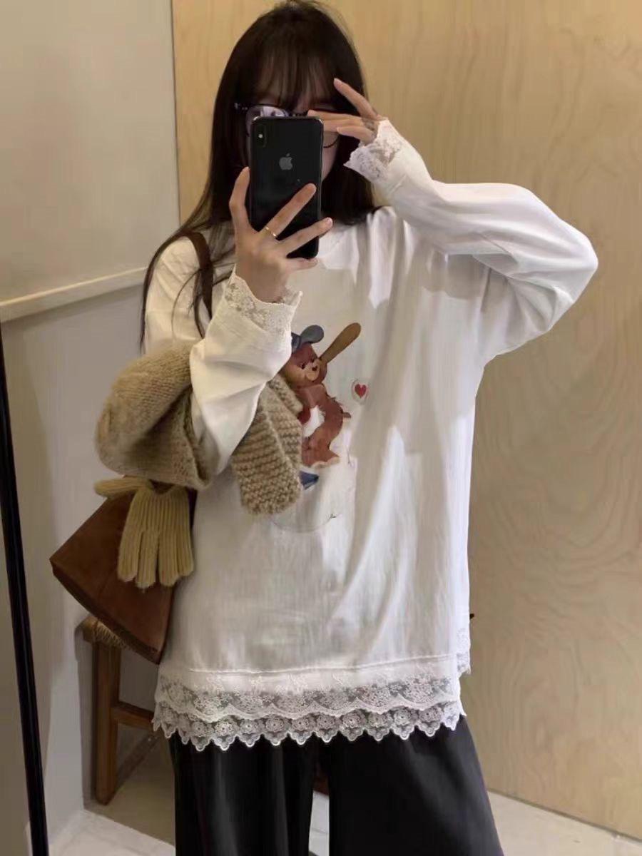 

Корейский свитшот женский средней длины с кружевной отделкой пэчворк - Зимняя коллекция 2024, Свободный крой, Круглый вырез. Small бежевый