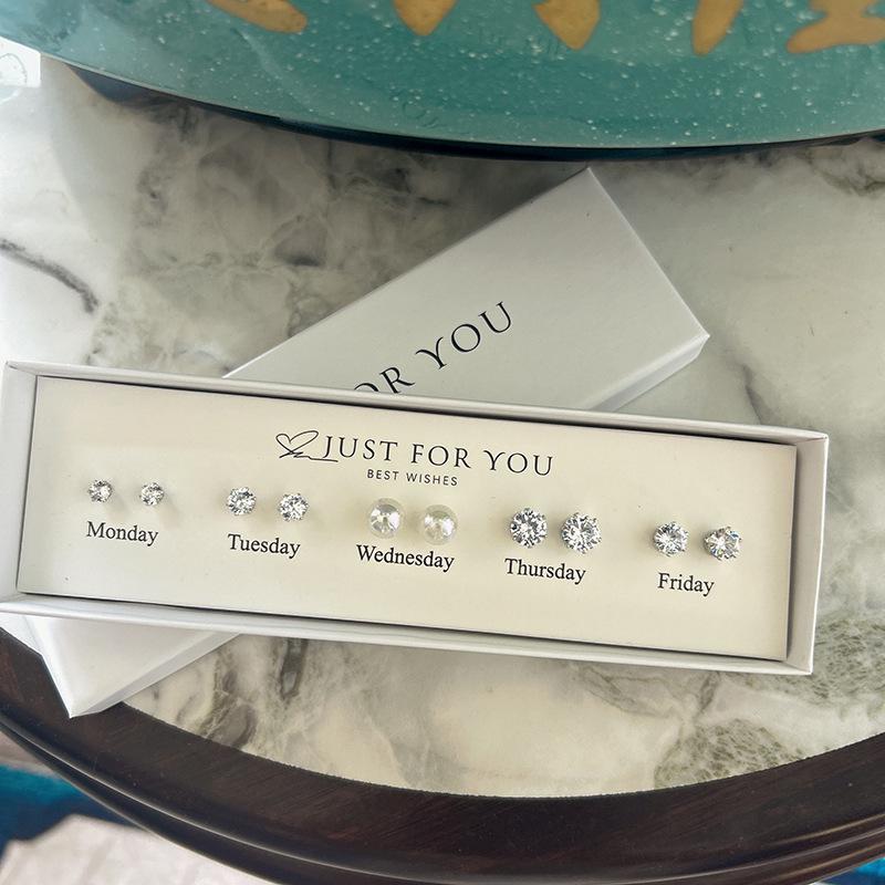 Tygodniowy Zestaw Kolczyków Sztyftów z Perłami Bez Powtórek - Francuski Retro, Prosta, Wszechstronna Biżuteria Modowa dla Kobiet