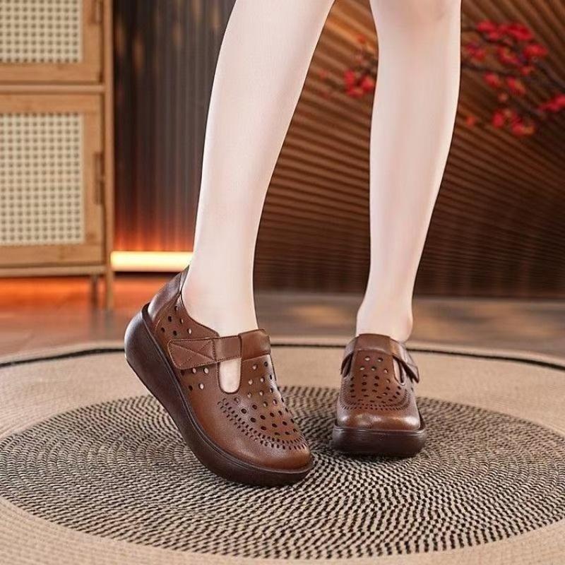 Retro Thick-soled Hollowed-out and Breathable Outer Wear Spring and Summer New Women's Fashion Soft-soled Medium and Old 2 Single Shoes