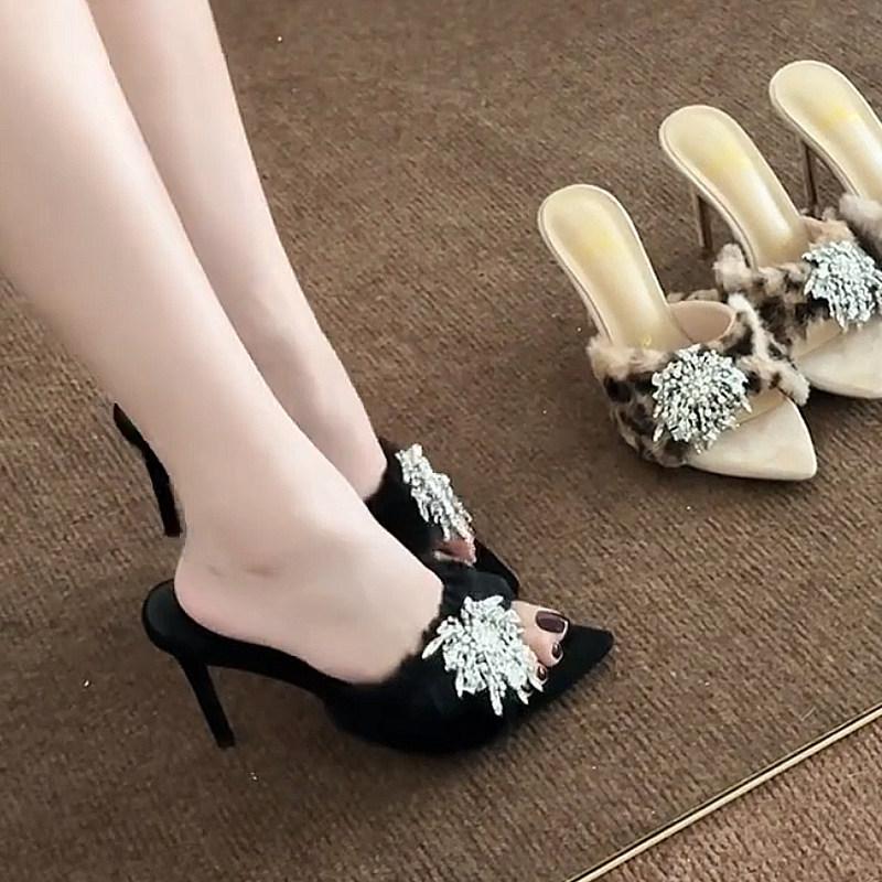 First encounter season 2026 open-toed pointed rhinestones flowers fluffy one-word drag sexy outer wear plush stiletto high 40 чёрный 3140₽