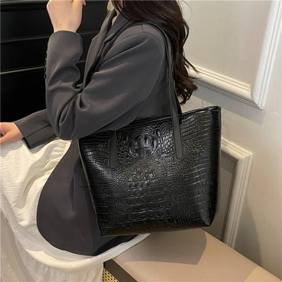 New Niche Versatile Tote Bag Large Capacity Black Simple High Sense Atmospheric Shoulder Armpit Bag