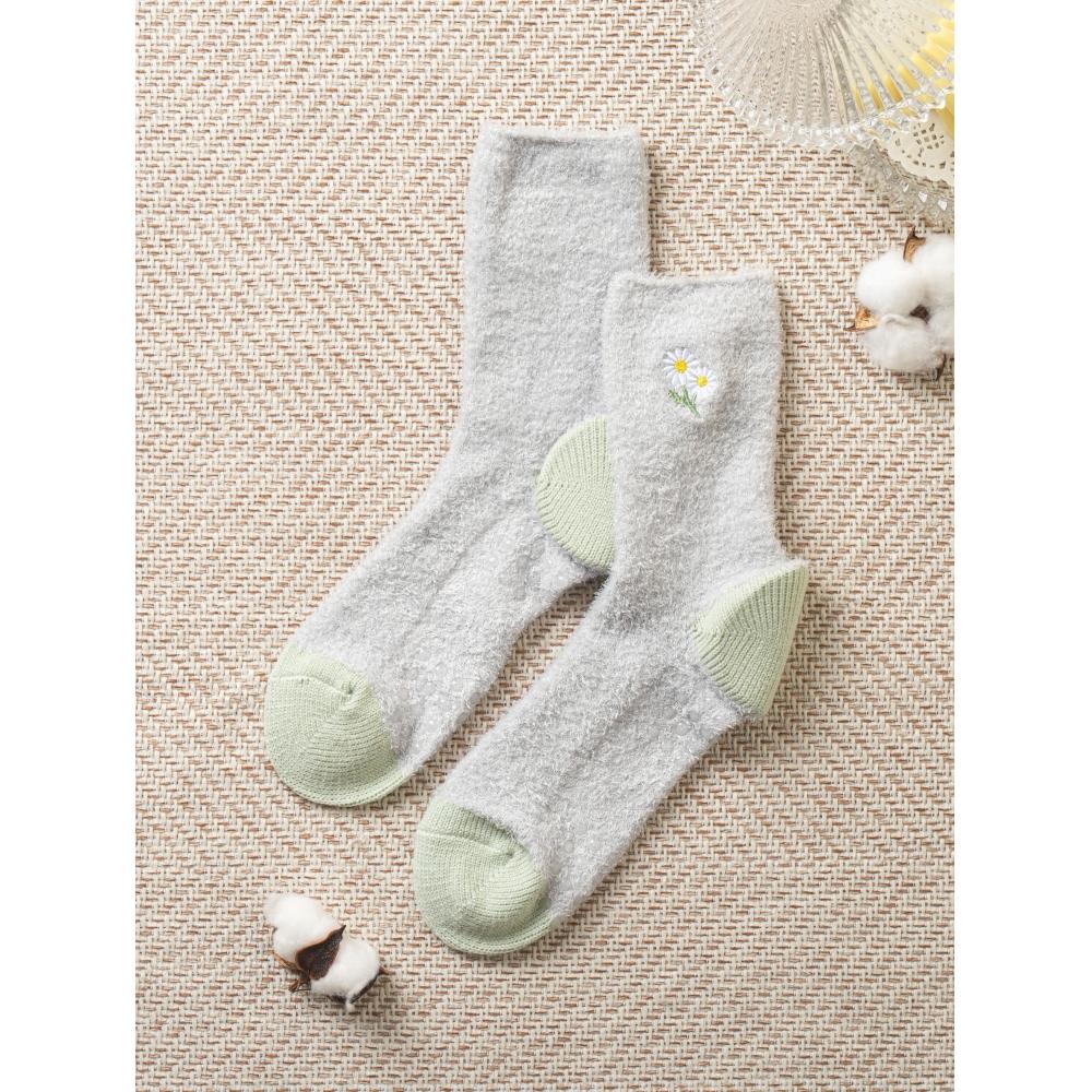 

Daiso Embroidered Moisturizing Sleep Socks Mint