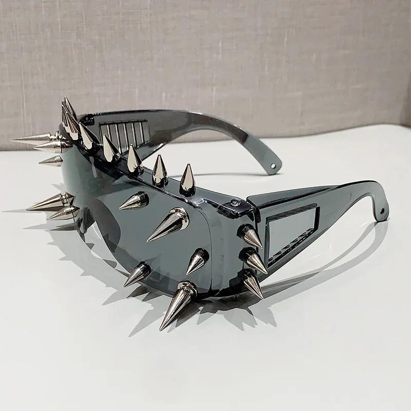 Steampunk Big Frame Nail Rivet Sunglasses Women For Men Vintage Luxury Brand Designer Sun Glasses Popular One Piece Eyewear