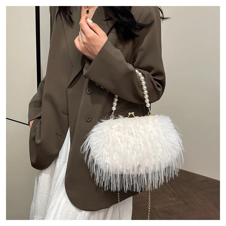 

Beading Chain Women s Evening Plush Handbags Faux Fur Tassel Ladies Shoulder Bag Elegant Female Crossbody Bags Party Furry Purse белый