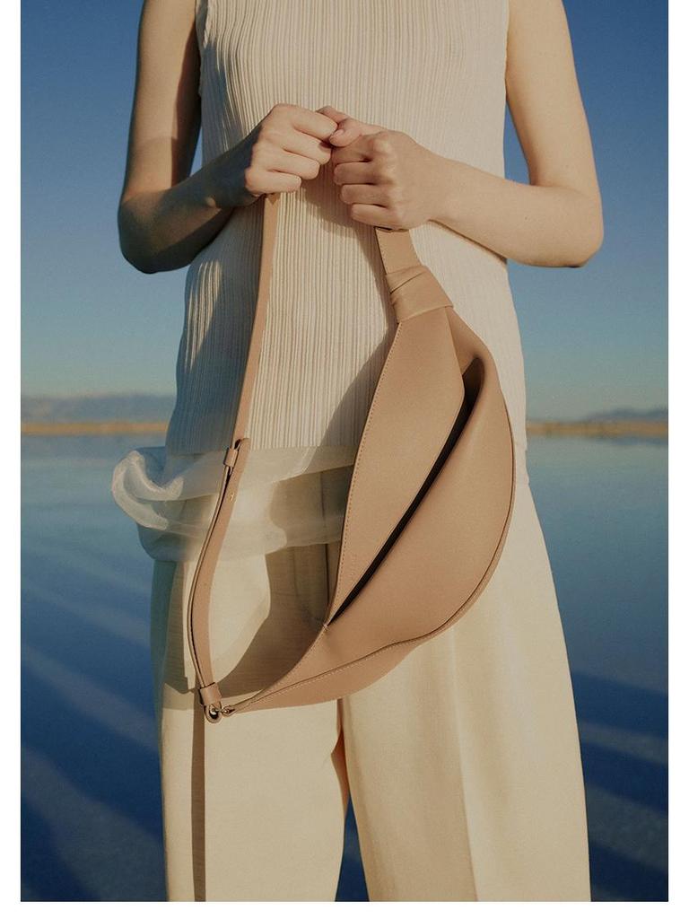 Sommerausgabe: Polene Croissant Rindsleder Umhängetasche—Geräumige Damen Schultertasche