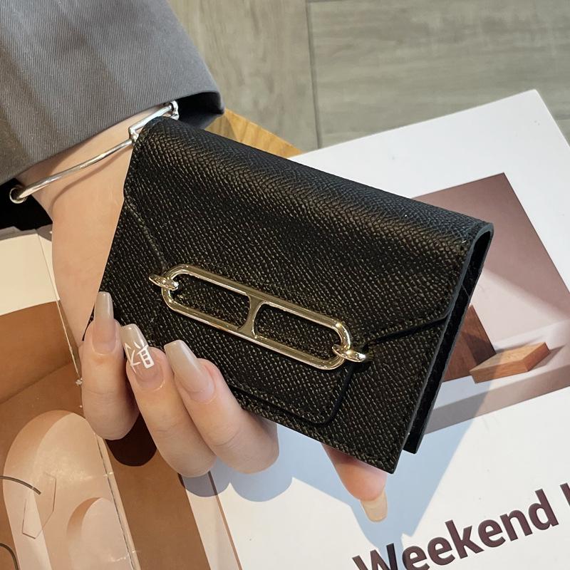 2025 Women's Genuine Leather Card Holder: Stylish, Exquisite ID Bag with Multiple Slots and Anti-Demagnetization Cowhide.