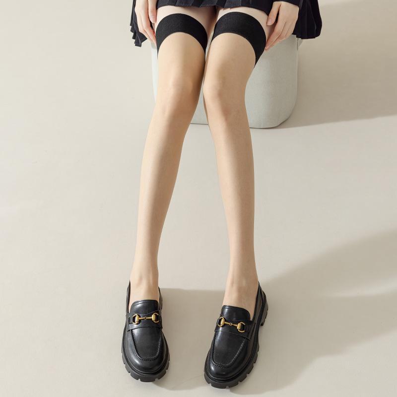 Damen Schwarze Seiden Oberschenkelhohe Strümpfe mit rotem Rand – Laufmaschenfest und Sexy für den Sommer