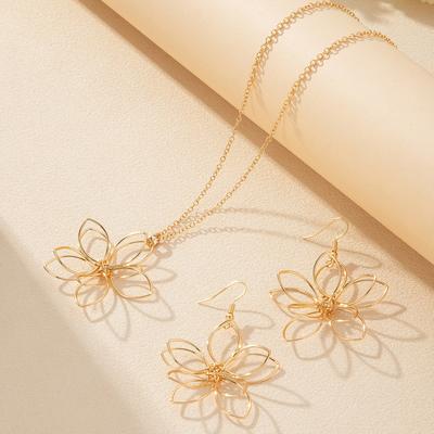 1 Pair of Flower Hollow Earrings Necklace Set Style Temperament High Fashion