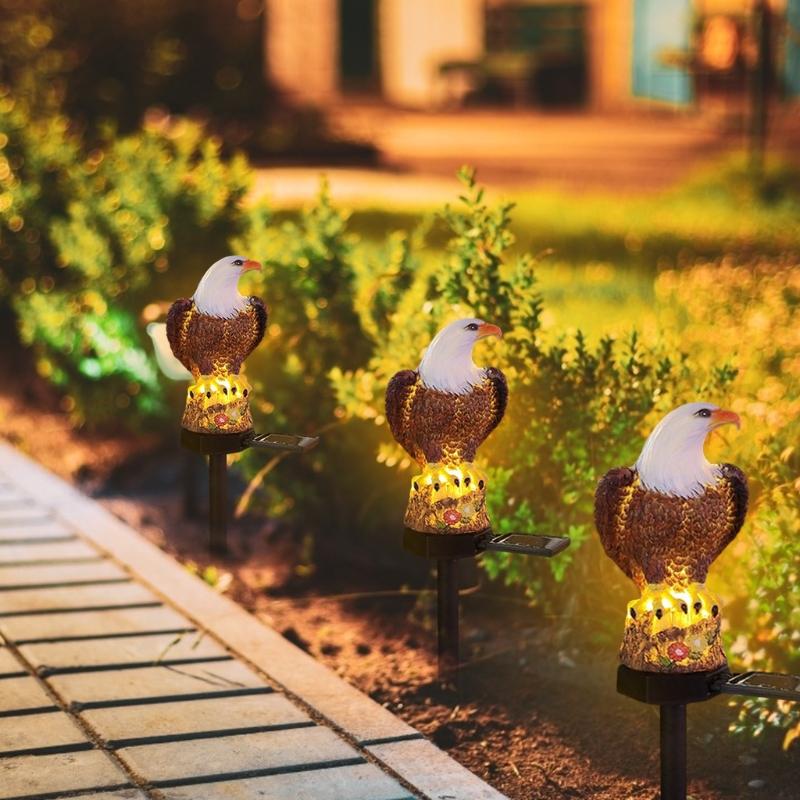 Solar Eagle Resin Statue Outdoor Garden Stake Lights Bald Eagle Sculpture Animal Stump Lamp for Lawn Pathway Decoration