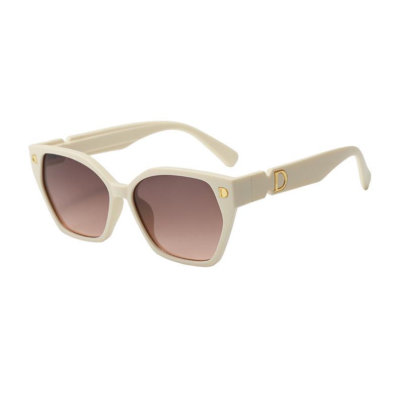 Retro Square Sunglasses with Letter D Design - Unisex Fashion for Driving and Street Photography