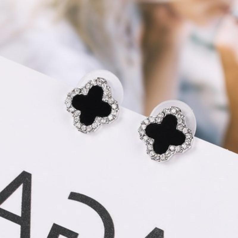 Four-leaf Earring Vintage Fashion Women Personality Luxury Classic Leaf Grass Earrings Jewelry Gifts Accessories
