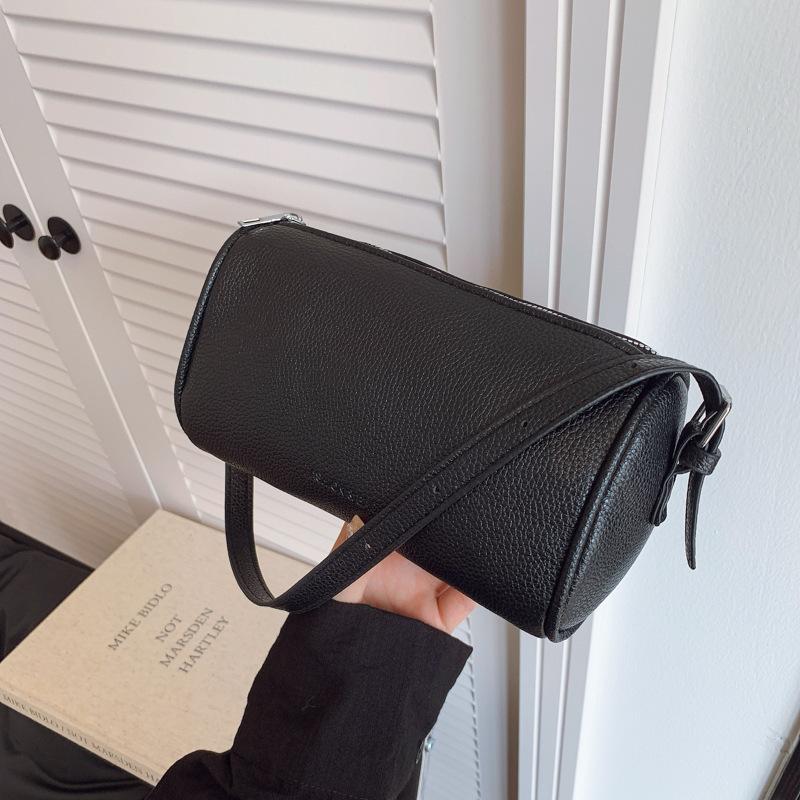 

Oil wax leather versatile solid color personalized armpit bag women s fashion casual trend high-end texture temperament shoulder bag чёрный