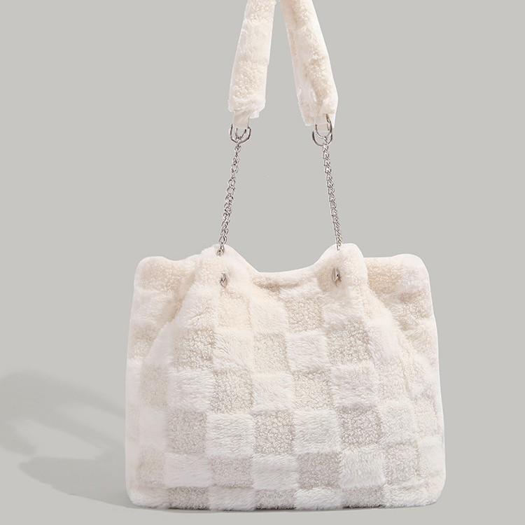 Autumn and Winter Trendy Plush Bag for Women 2024 New Large Capacity Tote Bag Color Block Plaid Shoulder Bag Commuter Bag
