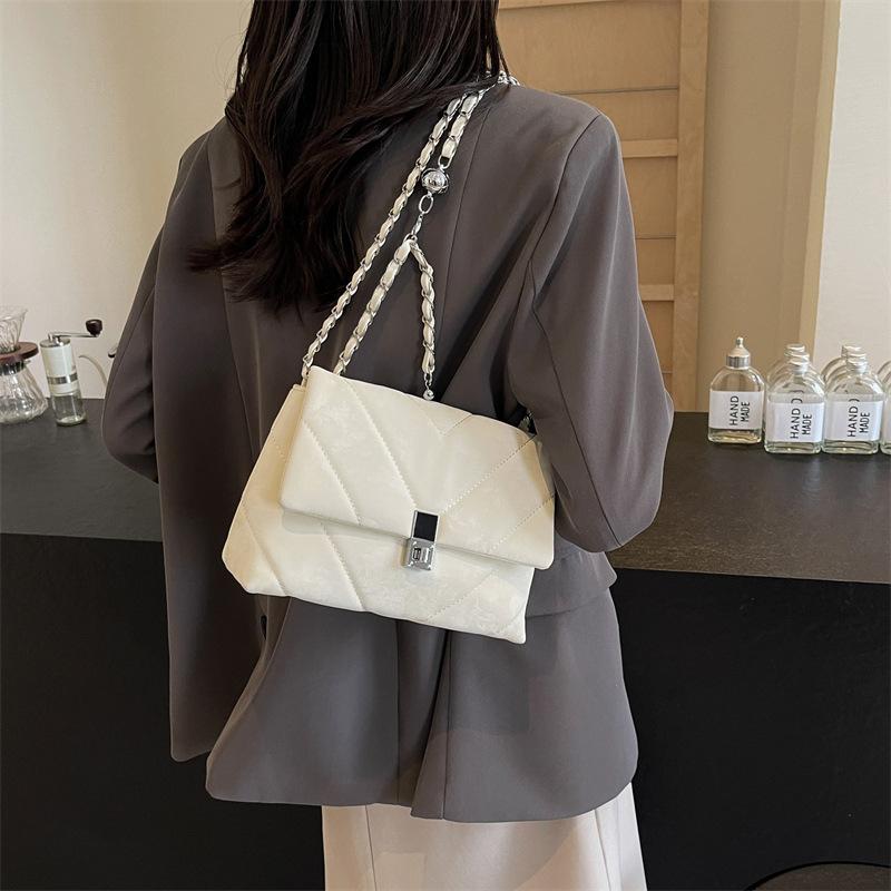 This Year's Popular Bag 2025 New Fashion Shoulder Bag Autumn and Winter Super Fire Chain Bag High-end Messenger Bag Women's Bag