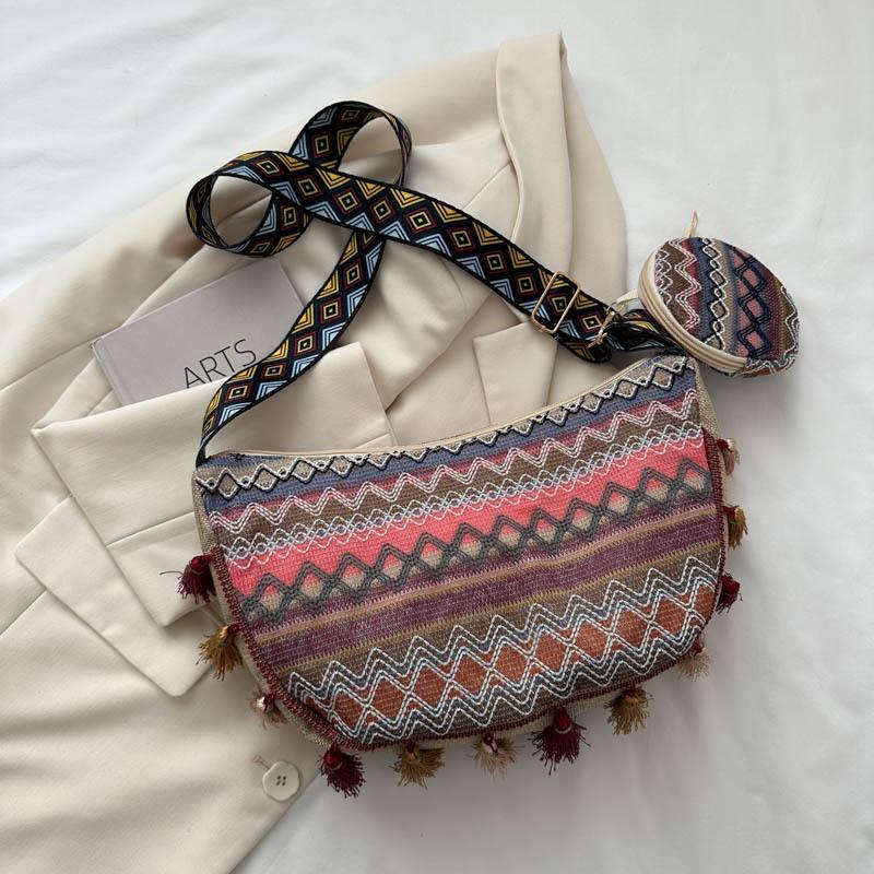 

Chic Minimalist Shoulder Bag For Women Featuring Soft Structure And Versatile Design красный