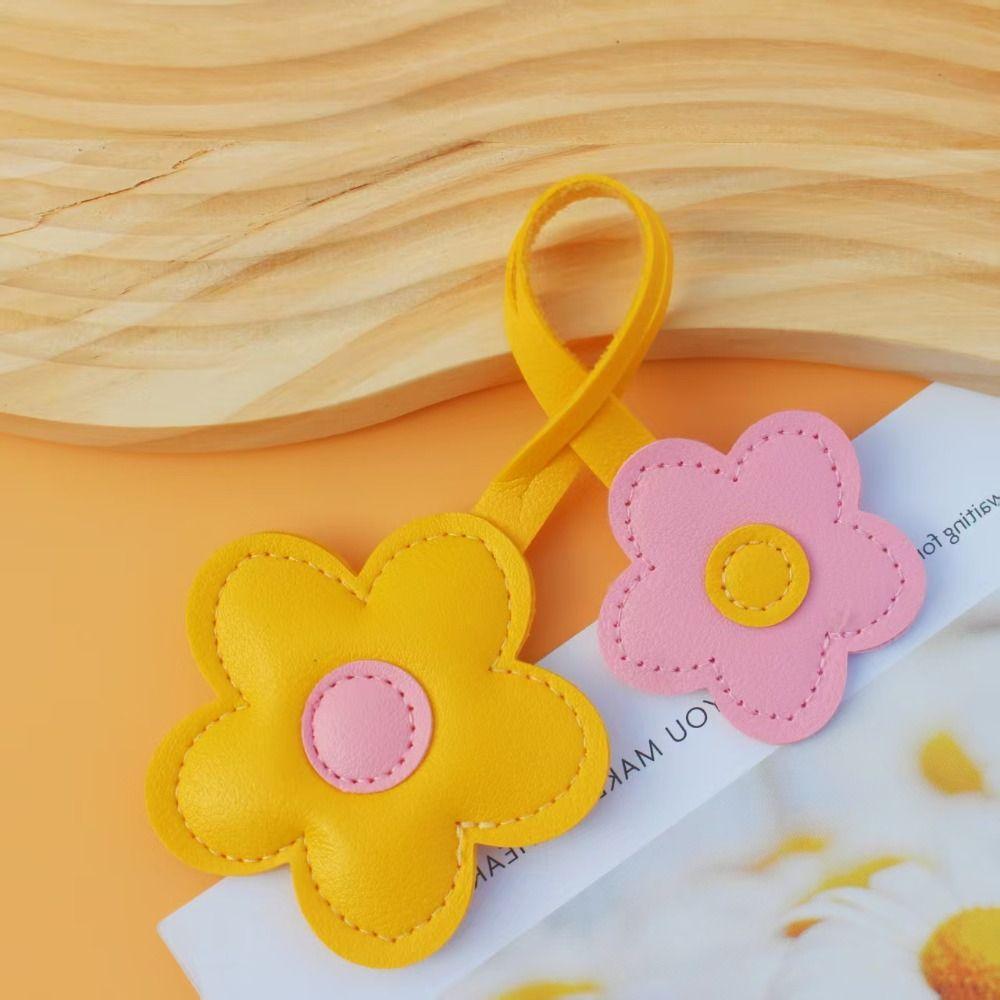 Car Keyring Five Petal Flower Keychain PU Leather Bag Pendant Sunflower Bag Pendant Men