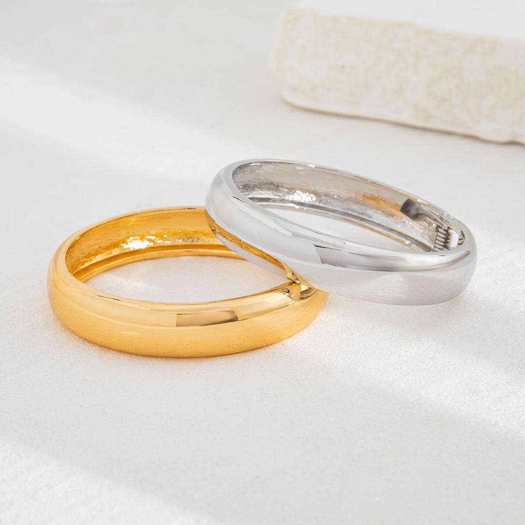 Europejski i Amerykański Stylowy Geometryczny Metalowy Błyszczący Zestaw Bransoletek Sprężynowych