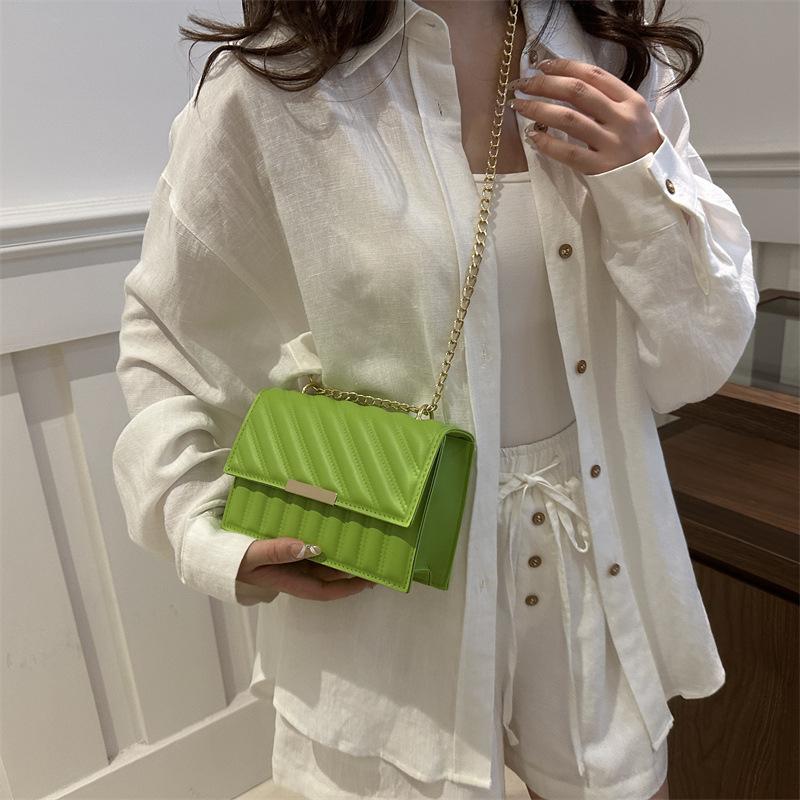 Stylish and simple chain bag women's 2024 summer new texture ins small square bag retro commuter messenger women's bag