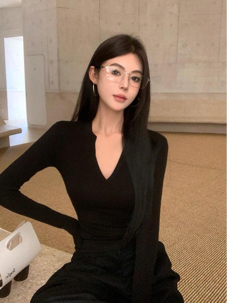 Women's Stylish Half-Open Collar Long-Sleeve Slim-Fit Base Layer T-Shirt - Short, Chic, and Perfect for Autumn/Winter