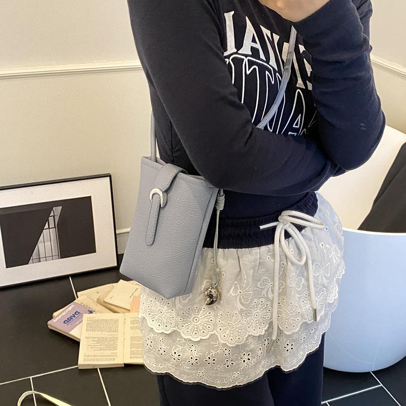Simple retro mobile phone bucket bag new fashionable summer texture shoulder bag casual versatile messenger bag