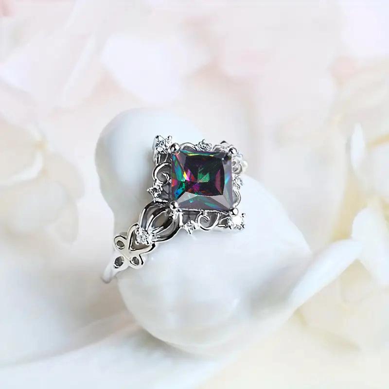 Princess-cut, Ocean-blue Simulated Gemstone Ring for the Index Finger Diamond-set Rhombus-shaped Cubic Zirconia Elegant and Refined Index Finger Ring