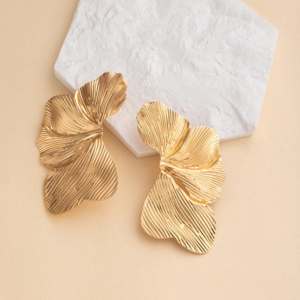Exaggerated Design Irregular Pleated Petal Earrings Niche Personalized Flower Stud Earrings Retro Atmospheric Earrings