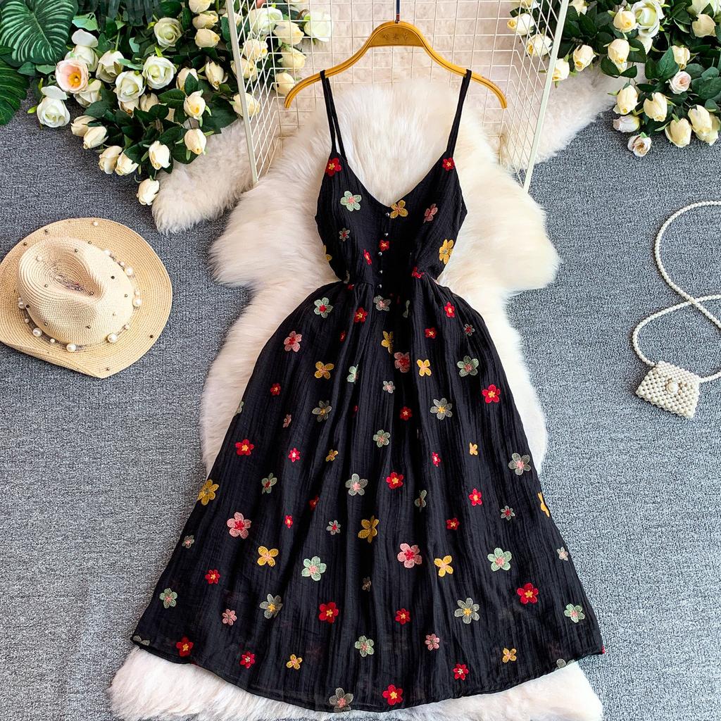 Gentle wind sweet embroidery floral dress women's summer seaside vacation wind V-neck waist thin A-word suspender skirt