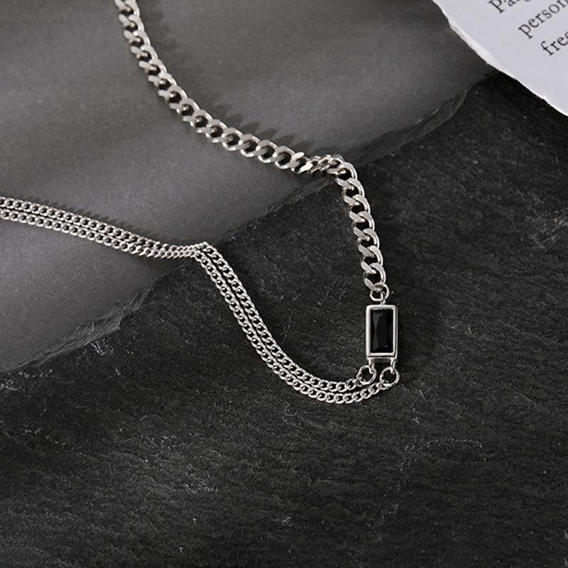 Stříbrný přívěsek S925 Černý čtverec - Náhrdelník s niche designem, Lehký luxusní choker pro ženy, Perfektní letní šperk na klíční kost.
