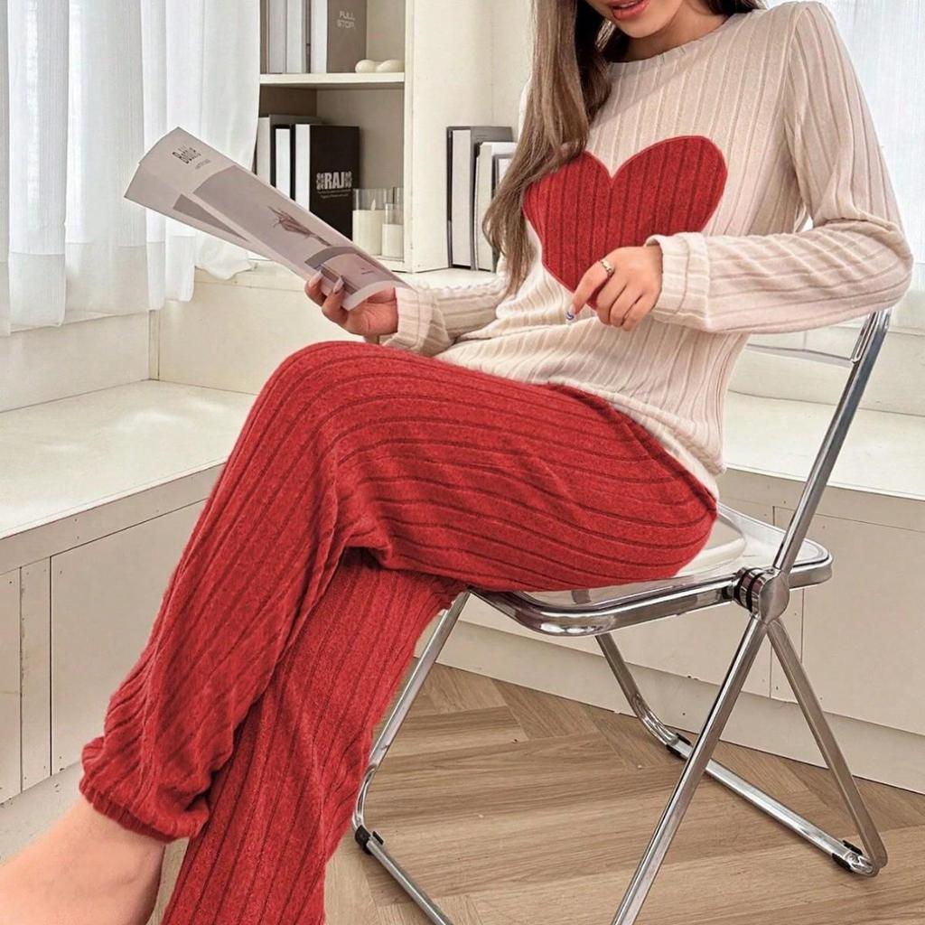 Heart Print Women Pajama Set, Round Neck Short Sleeve Top & Long Pants 2‑Piece Outfit, Soft Comfy Loungewear For Autumn